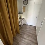 Renove Avec Terrasse Et Parking Au Lavandou - Fr-1-251-871 Apartman *