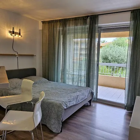 Rénové Pour 2 Personnes Au Lavandou Avec Parking - Fr-1-251-871 Appartement Le Lavandou