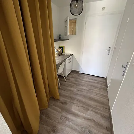 Rénové Pour 2 Personnes Au Lavandou Avec Parking - Fr-1-251-871 Appartement *