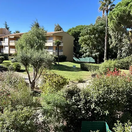 Apartman Renove Avec Terrasse Et Parking Au Lavandou - Fr-1-251-871