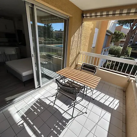 Appartement Rénové Pour 2 Personnes Au Lavandou Avec Parking - Fr-1-251-871 *